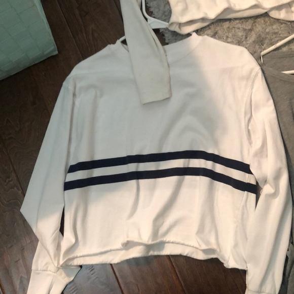 Brandy Melville long sleeve bundle - Picture 4 of 6